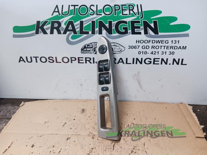 Usados Interruptor de ventanilla eléctrica Kia Rio (DC12) 1.5 16V Precio € 34,99 Norma de margen ofrecido por Autosloperij Kralingen B.V.
