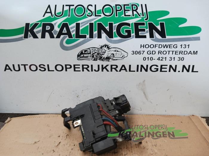 Begagnade Säkringsbox Volkswagen Polo V (6R) 1.2 TDI 12V BlueMotion Pris € 25,00 Marginaltabell erbjuds av Autosloperij Kralingen B.V.