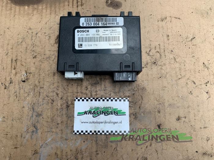 Begagnade PDC-modul Opel Astra H SW (L35) 1.7 CDTi 16V Pris € 39,99 Marginaltabell erbjuds av Autosloperij Kralingen B.V.
