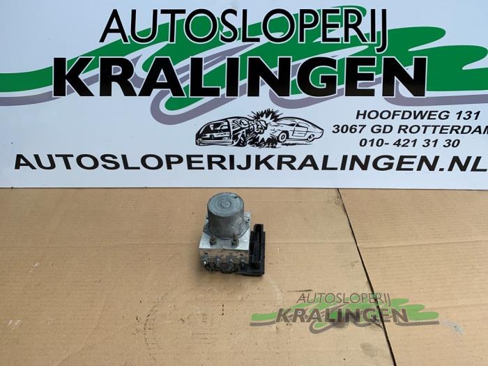 Usagé Bloc ABS Mercedes A (W169) 1.5 A-150 5-Drs. Prix € 10,98 Règlement à la marge proposé par Autosloperij Kralingen B.V.
