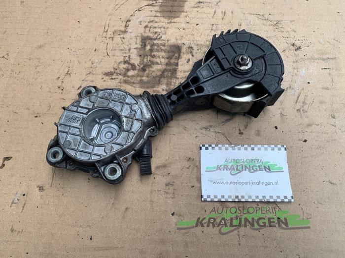Usados Tensor correa múltiple Peugeot 308 (4A/C) 1.6 VTI 16V Precio € 35,00 Norma de margen ofrecido por Autosloperij Kralingen B.V.