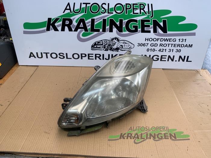 Używane Reflektor lewy Daihatsu Sirion 2 (M3) 1.0 12V DVVT Cena € 34,99 Procedura marży oferowane przez Autosloperij Kralingen B.V.