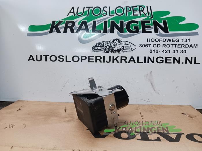 Usagé Bloc ABS BMW 1 serie (E81) 118d 16V Prix € 24,98 Règlement à la marge proposé par Autosloperij Kralingen B.V.
