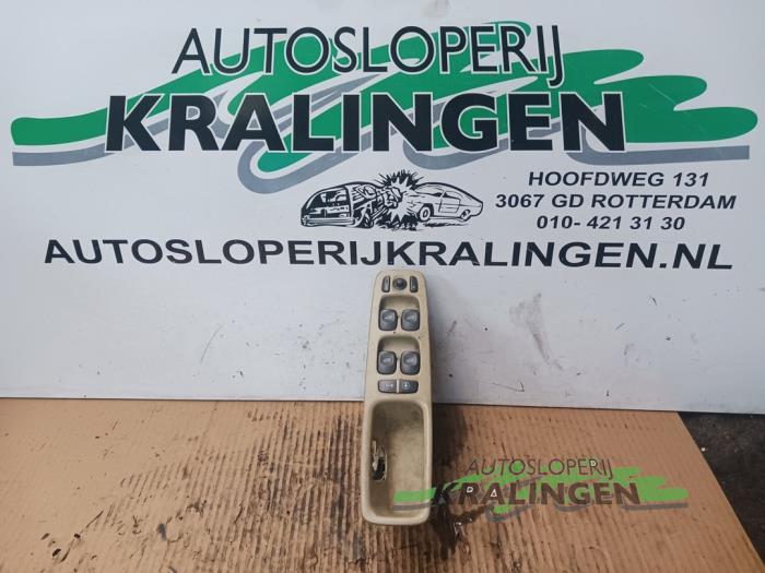 Usados Interruptor de ventanilla eléctrica Volvo S80 (TR/TS) 2.9 SE 24V Precio € 39,99 Norma de margen ofrecido por Autosloperij Kralingen B.V.