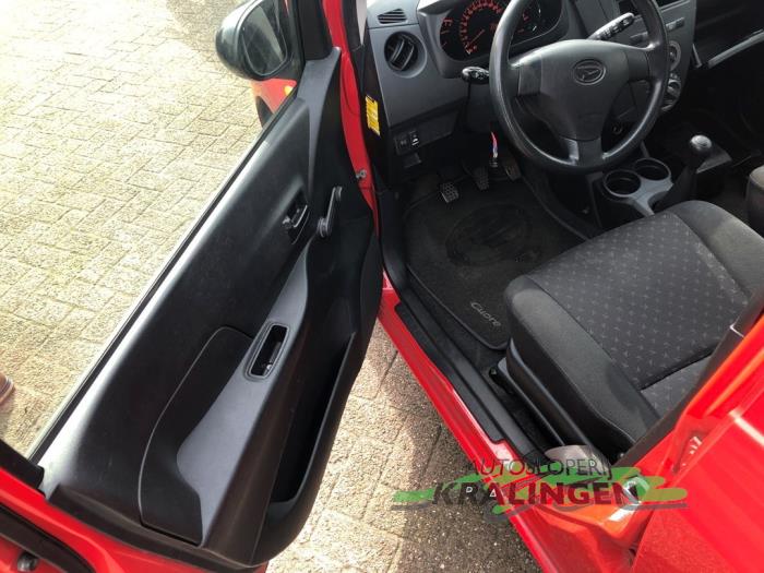 Begagnade Säte, höger Daihatsu Cuore (L251/271/276) 1.0 12V DVVT Pris € 50,00 Marginaltabell erbjuds av Autosloperij Kralingen B.V.