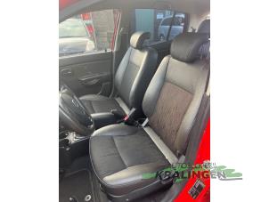Usados Asiento izquierda Kia Picanto (BA) 1.0 12V Precio € 50,00 Norma de margen ofrecido por Autosloperij Kralingen B.V.