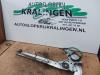 Kia Carens II (FJ) 1.8i 16V Mechanizm szyby lewej przedniej wersja 4-drzwiowa