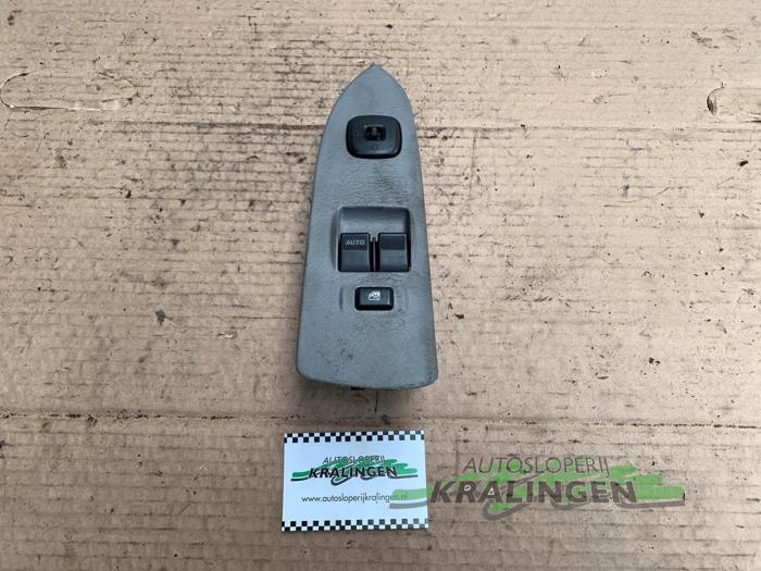 Usados Interruptor de ventanilla eléctrica Mazda 626 (GF14) 2.0 DiTD 16V Precio € 25,00 Norma de margen ofrecido por Autosloperij Kralingen B.V.