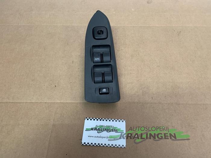 Usados Interruptor de ventanilla eléctrica Mazda 626 (GF14) 2.0 DiTD 16V Precio € 25,00 Norma de margen ofrecido por Autosloperij Kralingen B.V.