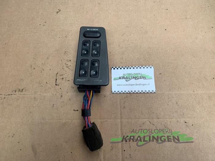 Usados Interruptor de ventanilla eléctrica Kia Sephia (FA/FB22) 1.6i Precio € 25,00 Norma de margen ofrecido por Autosloperij Kralingen B.V.