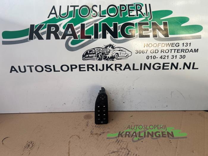 Usados Interruptor de ventanilla eléctrica BMW 5 serie Touring (E39) 523i 24V Precio € 24,99 Norma de margen ofrecido por Autosloperij Kralingen B.V.