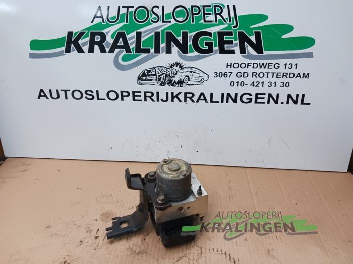 Begagnade ABS-pump Suzuki Alto (RF410) 1.1 16V Pris € 19,98 Marginaltabell erbjuds av Autosloperij Kralingen B.V.