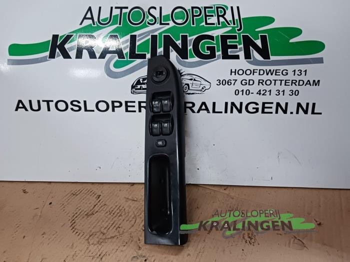 Usados Interruptor de ventanilla eléctrica Kia Carens II (FJ) 1.8i 16V Precio € 49,99 Norma de margen ofrecido por Autosloperij Kralingen B.V.