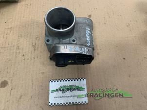 Usados Cuerpo de válvula de mariposa Fiat Stilo (192A/B) 1.6 16V 3-Drs. Precio € 50,00 Norma de margen ofrecido por Autosloperij Kralingen B.V.
