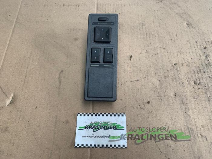 Usados Interruptor de ventanilla eléctrica Rover 800 Coupé 825 2.5 Si 24V Precio € 49,99 Norma de margen ofrecido por Autosloperij Kralingen B.V.