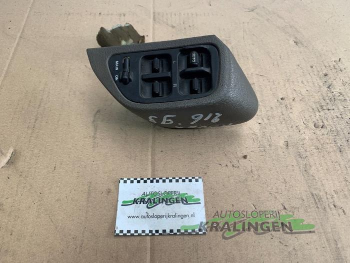Usados Interruptor de ventanilla eléctrica Rover 200 (XW) 214 S,Si,GSi SPi 16V Precio € 49,99 Norma de margen ofrecido por Autosloperij Kralingen B.V.