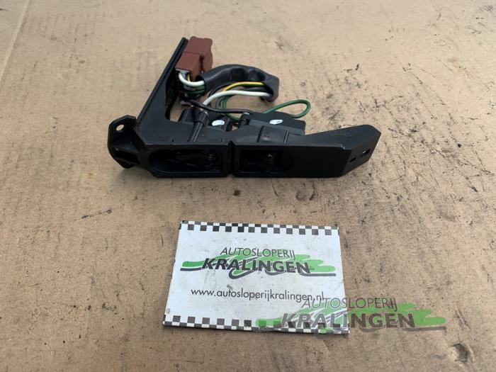 Usados Interruptor de ventanilla eléctrica Rover 45 1.8 16V Precio € 24,99 Norma de margen ofrecido por Autosloperij Kralingen B.V.