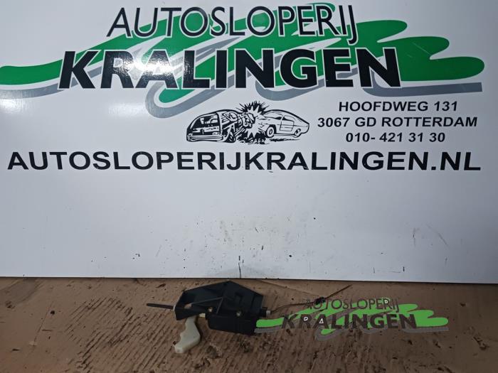 Begagnade Tanklåsmotor Mini Mini Cooper S (R53) 1.6 16V Pris € 7,99 Marginaltabell erbjuds av Autosloperij Kralingen B.V.