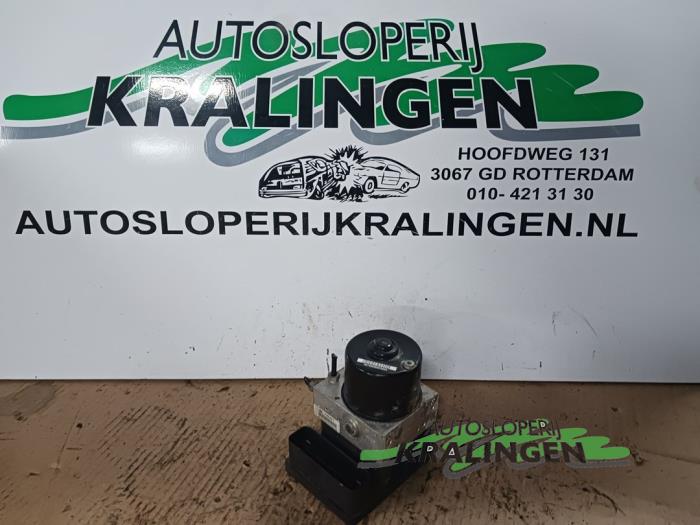 Usagé Pompe ABS Ford Focus 2 C+C 2.0 TDCi 16V Prix € 199,99 Règlement à la marge proposé par Autosloperij Kralingen B.V.