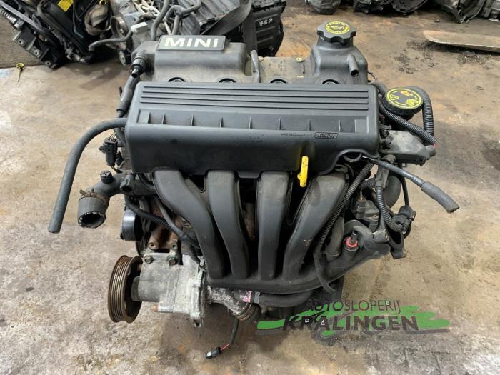 Engine from a MINI Mini (R50/53) 1.6 16V Cooper 2002