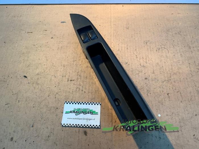 Usados Interruptor de ventanilla eléctrica Chevrolet Matiz 1.0 Precio € 9,99 Norma de margen ofrecido por Autosloperij Kralingen B.V.