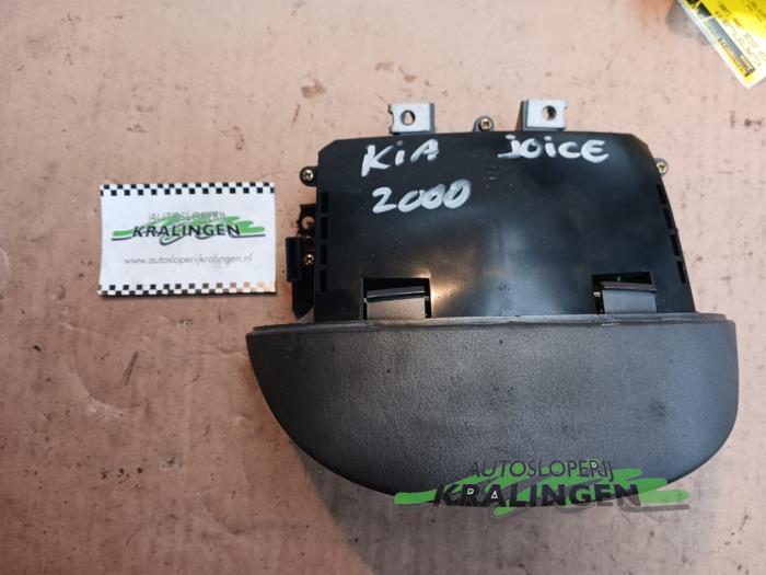 Begagnade Inbyggd dator Kia Joice 2.0 16V Pris € 25,00 Marginaltabell erbjuds av Autosloperij Kralingen B.V.