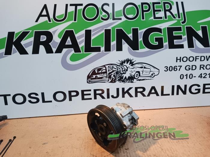 Usagé Pompe de direction Peugeot 407 (6D) 3.0 V6 24V VVT Prix € 99,99 Règlement à la marge proposé par Autosloperij Kralingen B.V.