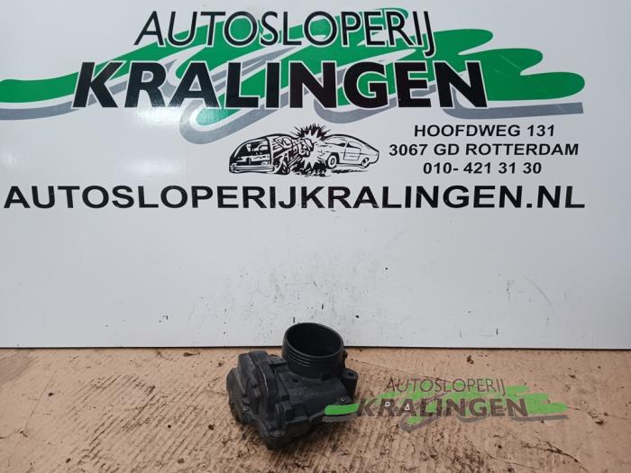 Gebrauchte Drosselklappengehäuse Peugeot 207/207+ (WA/WC/WM) 1.6 16V VTi Preis € 24,99 Margenregelung angeboten von Autosloperij Kralingen B.V.