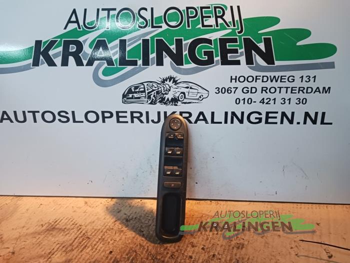 Usados Interruptor de ventanilla eléctrica Peugeot 407 (6D) 3.0 V6 24V VVT Precio € 24,99 Norma de margen ofrecido por Autosloperij Kralingen B.V.