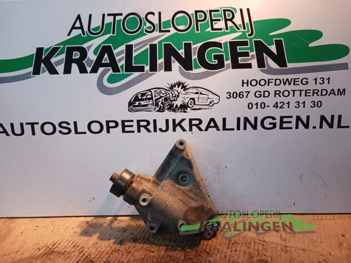 Usagé Support dynamo haut Renault Clio II (BB/CB) 1.2 16V Prix € 29,99 Règlement à la marge proposé par Autosloperij Kralingen B.V.