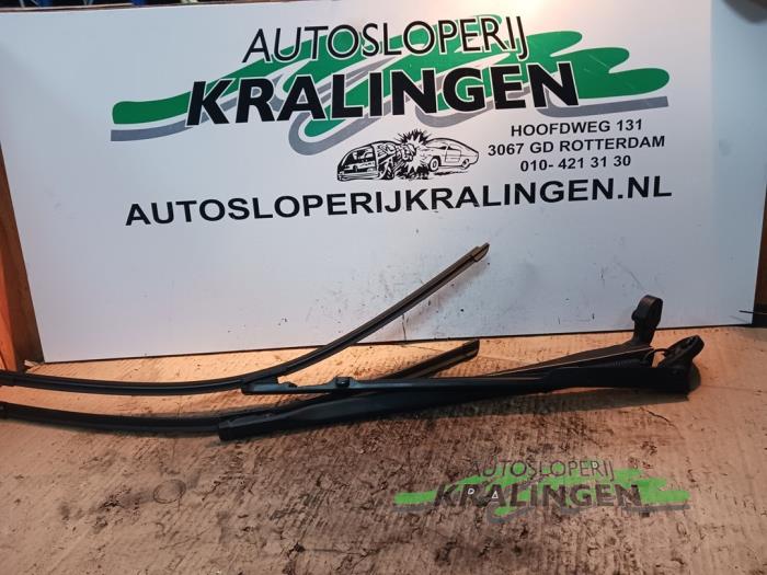 Gebrauchte Scheibenwischerarm-Set Seat Leon (1P1) 2.0 FSI 16V Preis € 24,99 Margenregelung angeboten von Autosloperij Kralingen B.V.