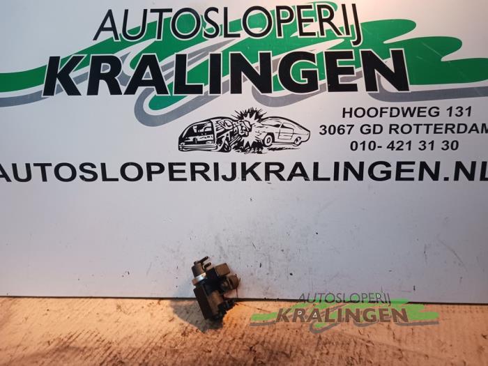 Usagé Régulateur pression turbo BMW 7 serie (E65/E66/E67) 730d 24V Prix € 19,99 Règlement à la marge proposé par Autosloperij Kralingen B.V.