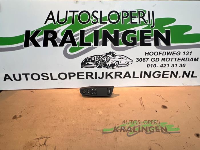 Usados Interruptor de ventanilla eléctrica Fiat Stilo (192A/B) 1.6 16V 3-Drs. Precio € 19,99 Norma de margen ofrecido por Autosloperij Kralingen B.V.