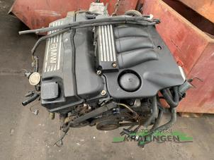Begagnade Motor BMW 3 serie Touring (E46/3) 318i 16V Pris € 249,99 Marginaltabell erbjuds av Autosloperij Kralingen B.V.