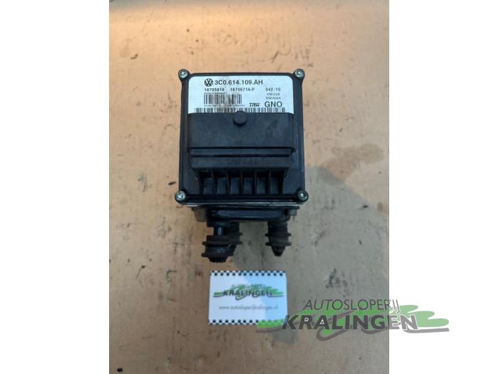 Begagnade ABS-pump Volkswagen Passat Variant (3C5) 1.4 TSI 16V Pris € 49,98 Marginaltabell erbjuds av Autosloperij Kralingen B.V.