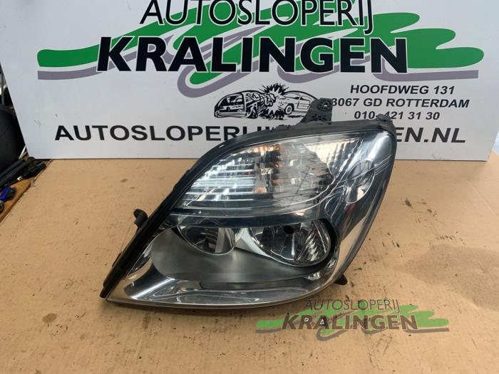 Używane Reflektor lewy Renault Scénic I (JA) 1.6 16V Cena € 19,98 Procedura marży oferowane przez Autosloperij Kralingen B.V.