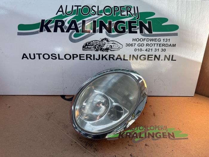 Używane Reflektor lewy BMW Mini (R50/53) 1.6 16V Cooper Cena € 39,99 Procedura marży oferowane przez Autosloperij Kralingen B.V.