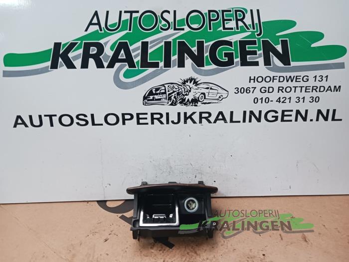 Begagnade Askkopp, fram Mercedes C (W203) 2.2 C-200 CDI 16V Pris € 14,99 Marginaltabell erbjuds av Autosloperij Kralingen B.V.