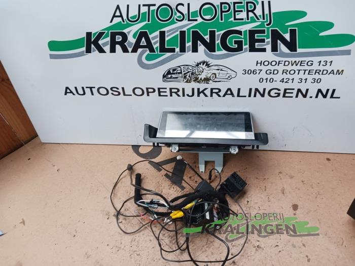 Begagnade Innerdisplay BMW 3 serie (E90) 320i 16V Pris på förfrågan erbjuds av Autosloperij Kralingen B.V.