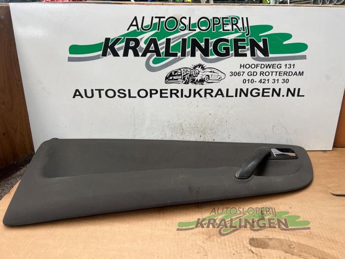 Begagnade Handtag Seat Arosa (6H1) 1.4i Pris € 74,99 Marginaltabell erbjuds av Autosloperij Kralingen B.V.