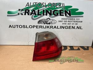 Begagnade Baklykta, höger BMW 3 serie (E46/4) 320d 16V Pris € 24,98 Marginaltabell erbjuds av Autosloperij Kralingen B.V.