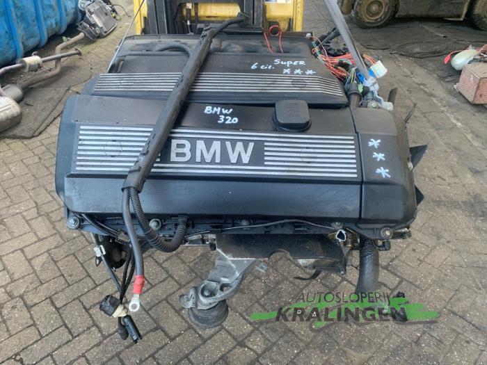 Używane Silnik BMW 3 serie (E46/4) 320i 24V Cena € 799,99 Procedura marży oferowane przez Autosloperij Kralingen B.V.