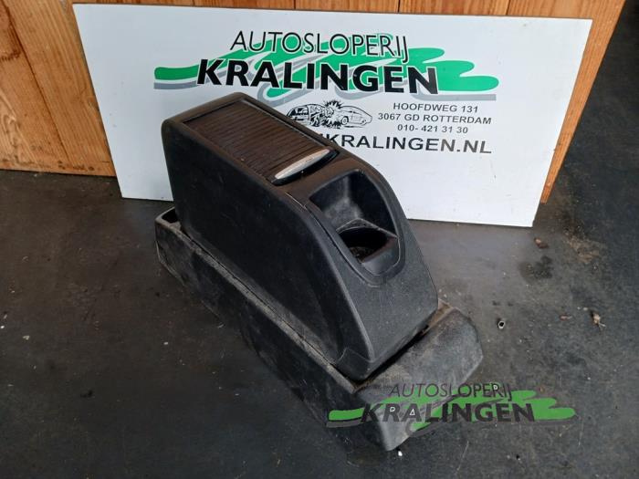Begagnade Armstöd Peugeot Partner (GC/GF/GG/GJ/GK) 1.6 HDI 90 16V Pris € 100,00 Marginaltabell erbjuds av Autosloperij Kralingen B.V.
