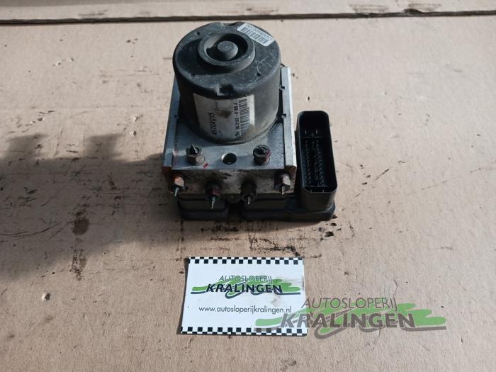 Begagnade ABS-pump Mitsubishi Grandis (NA) 2.4 16V MIVEC Pris € 49,98 Marginaltabell erbjuds av Autosloperij Kralingen B.V.