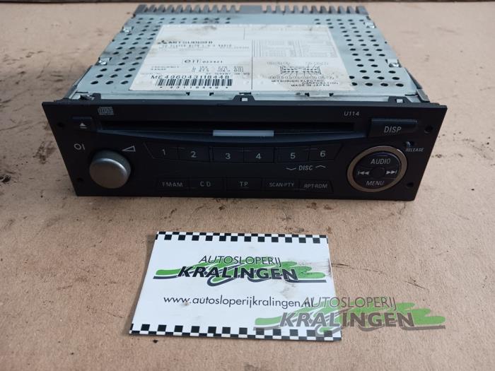 Używane Radioodtwarzacz CD Mitsubishi Grandis (NA) 2.4 16V MIVEC Cena na żądanie oferowane przez Autosloperij Kralingen B.V.