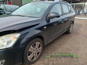 Begagnade Framskärm, vänster Kia Cee'd Sporty Wagon (EDF) 1.4 16V Pris € 99,99 Marginaltabell erbjuds av Autosloperij Kralingen B.V.