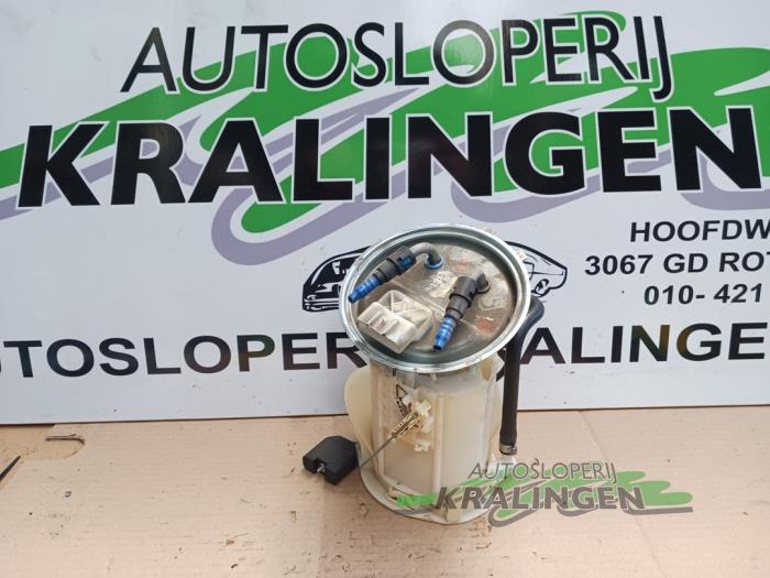 Gebrauchte Benzinpumpe Opel Vectra B (38) 1.8 16V Ecotec Preis € 49,99 Margenregelung angeboten von Autosloperij Kralingen B.V.
