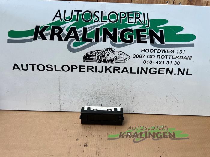 Begagnade Innerdisplay Renault Koleos I 2.5 16V Pris på förfrågan erbjuds av Autosloperij Kralingen B.V.