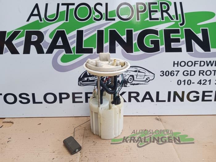 Usagé Pompe essence Fiat Stilo (192A/B) 2.4 20V Abarth 5-Drs. Prix € 19,99 Règlement à la marge proposé par Autosloperij Kralingen B.V.