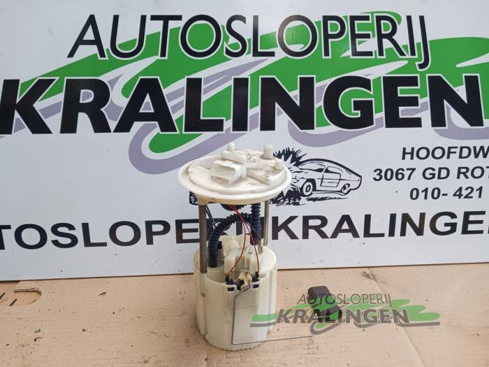 Usagé Pompe essence Fiat Stilo (192A/B) 1.6 16V 5-Drs. Prix € 19,99 Règlement à la marge proposé par Autosloperij Kralingen B.V.